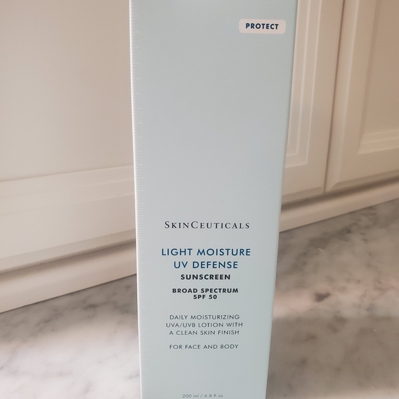 light moisture uv defense spf 50